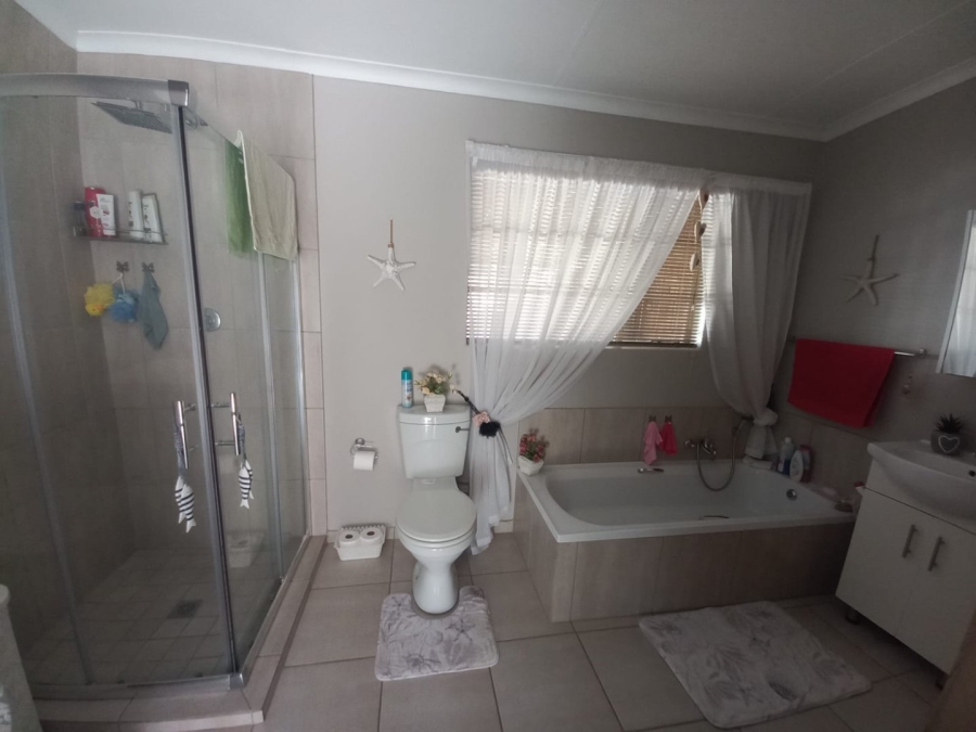 3 Bedroom Property for Sale in Flamwood North West